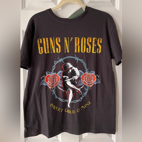 Guns n Roses Tops - NWT Women’s Guns N Roses Short Sleeve T-Shirt, Medium